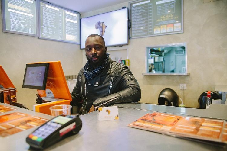 Par carte ou en espèces 