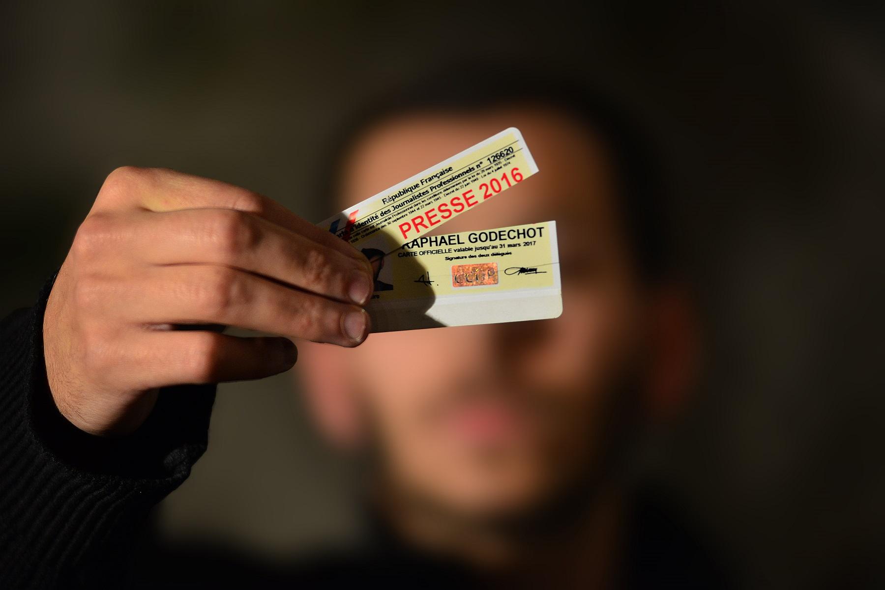 Un journaliste qui filme un contrôle violemment agressé par des agents de la RATP