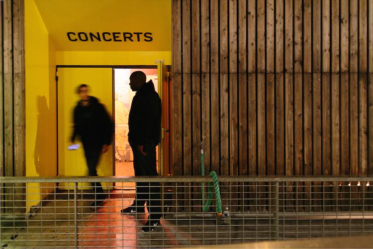 Dans le milieu de la nuit, la racisme est omniprésent. Des deux côtés de la porte (Photo d'illustration)
