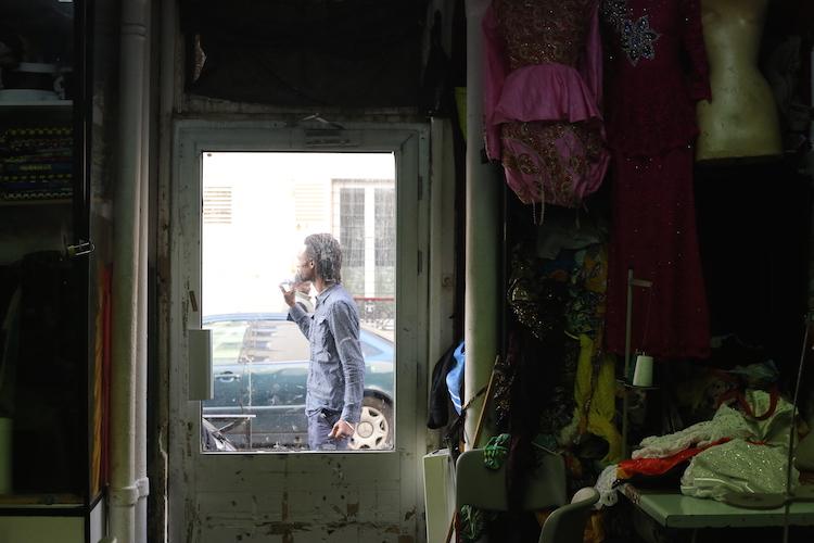 Une pause clope avant de se remettre au boulot