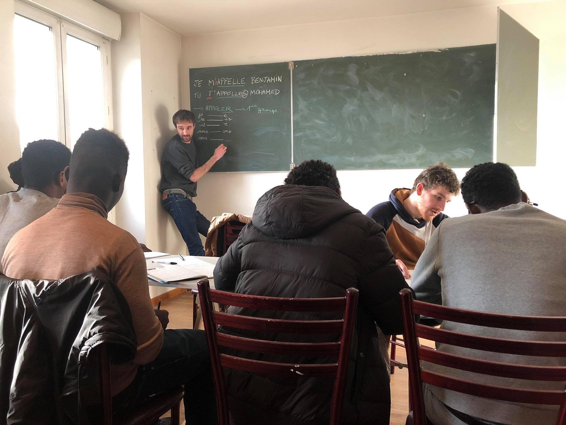 Au squat La Maison rose, les exilés mineurs reprennent goût à la vie