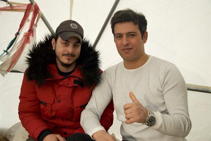 Les deux Afghans sont venus assister à la répétition.