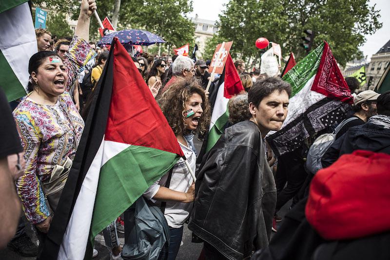 "Nous sommes tous des enfants de la Palestine", scande la foule