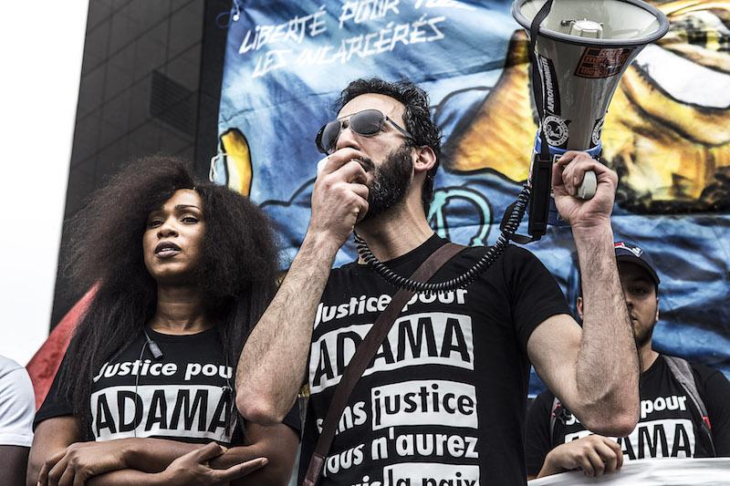 Assa Traoré et Youcef Brakni à la tribune.