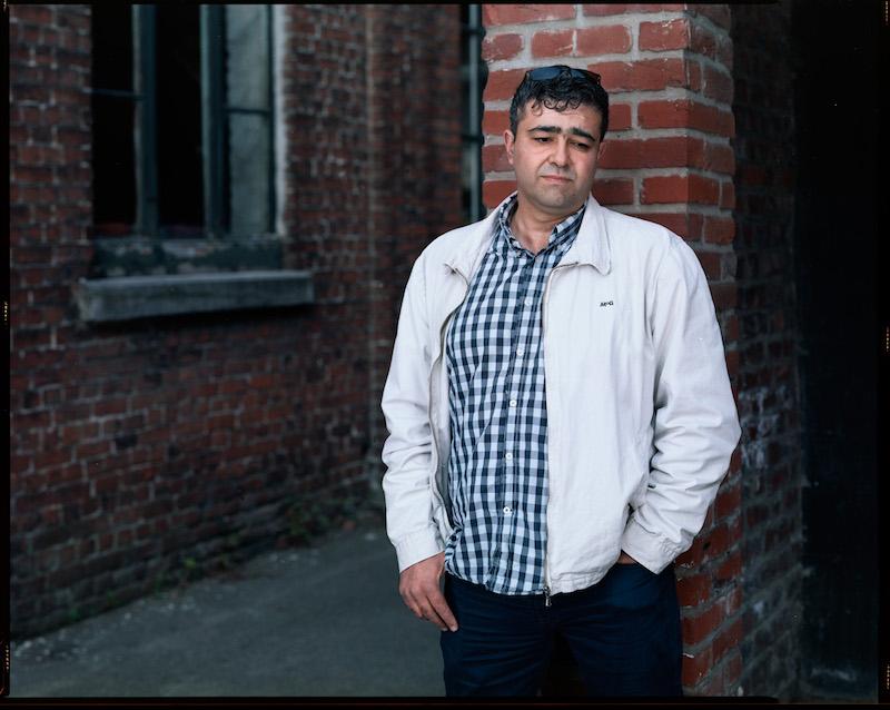 Hassan, qui a perdu son beau sourire.