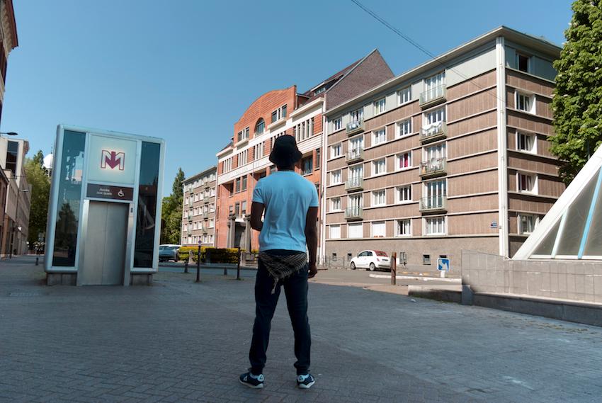 Billa devant un commissariat de Lille. Le Gang de Roubaix y a loupé un attentat.