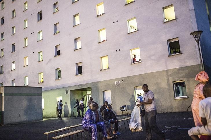 Les discussions se prolongent dans la nuit..