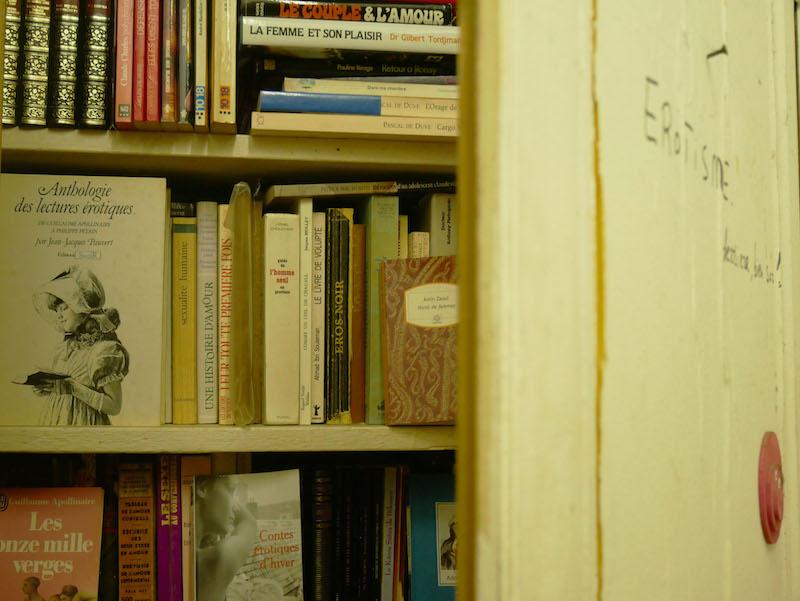 Le rayon des livres coquins.