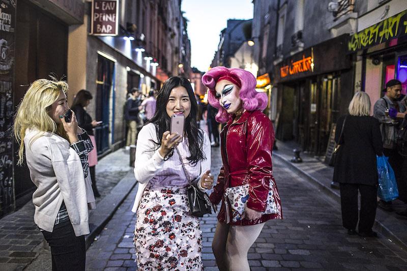 Cookie enchaîne les selfies.