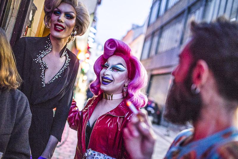 Ça rigole avant la prestation.