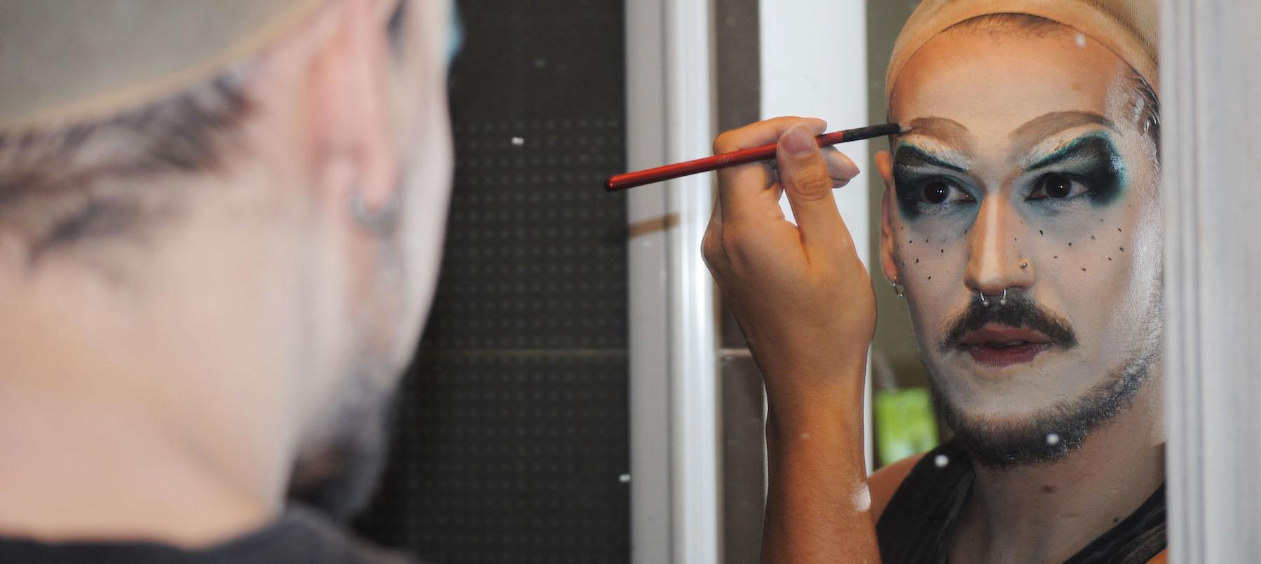 « Je vis une double vie, la nuit je suis une drag-queen »