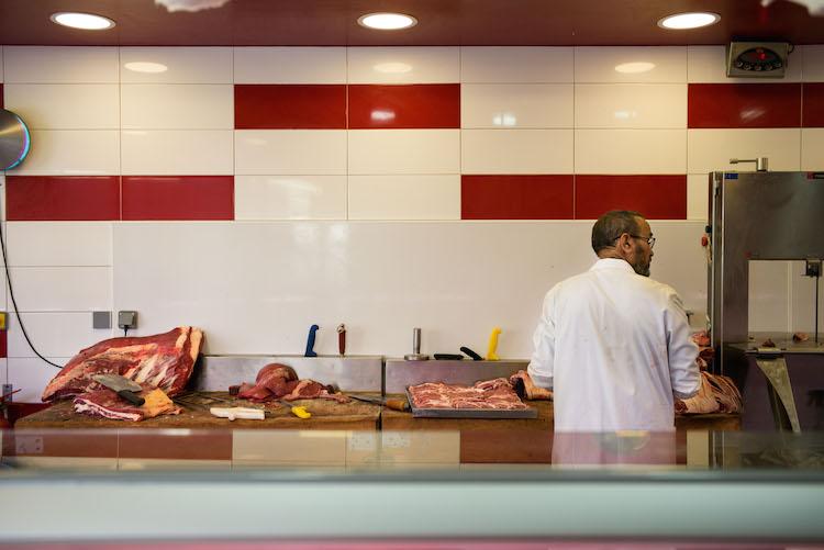 Passe chez le boucher