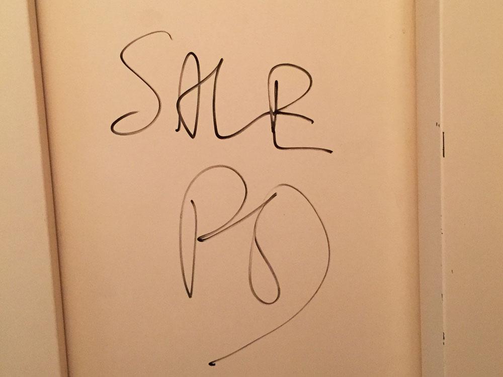 Saccage et tags homophobes dans les locaux de Garçon Magazine