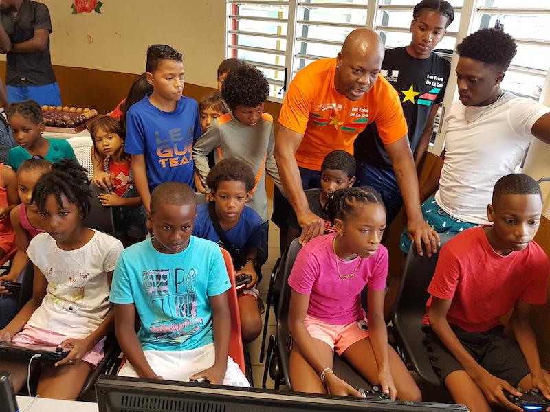 Dans la maison des associations.