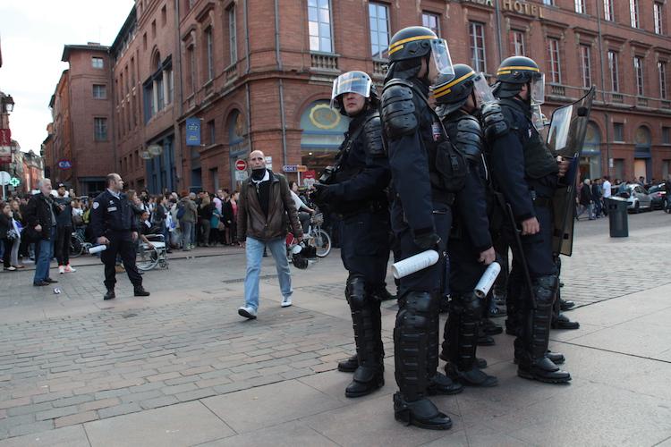 Des CRS à Toulouse en 201