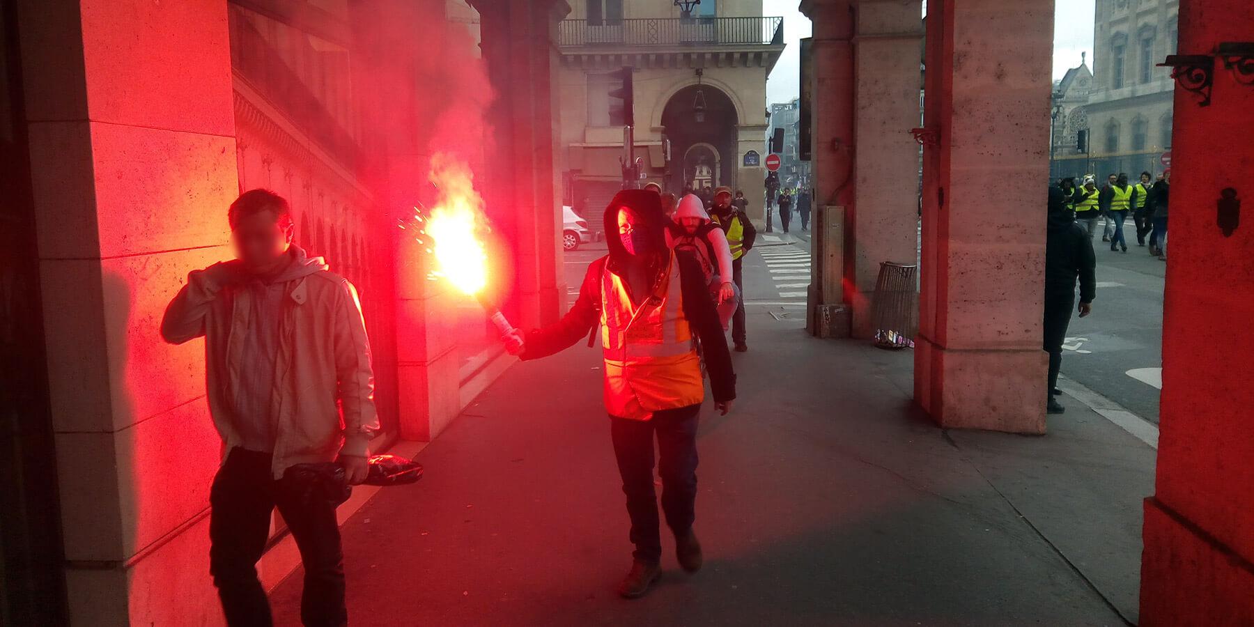 Le cortège de gauche s’est dissous sous les lacrymos