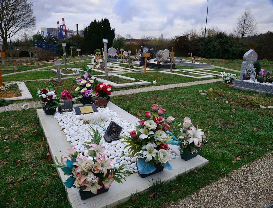 La tombe de Curtis au cimetière de Massy