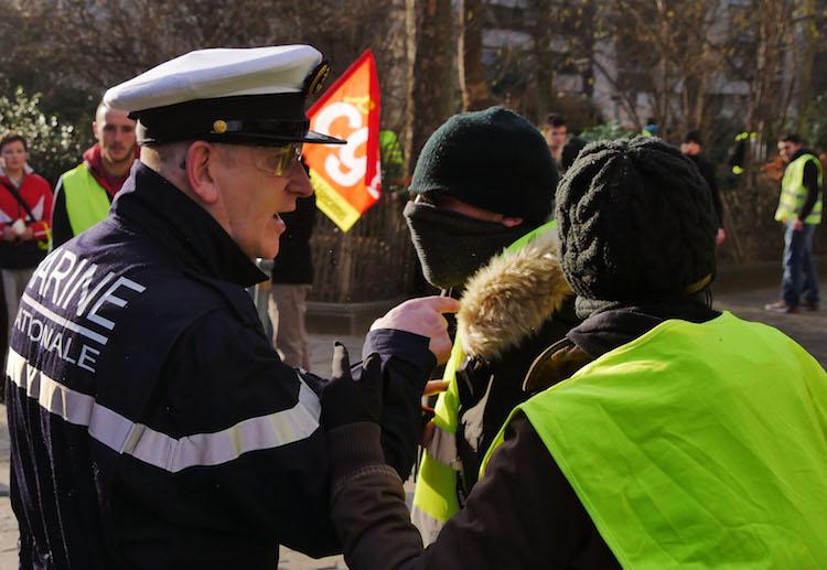 Laurent vs. le Black Bloc