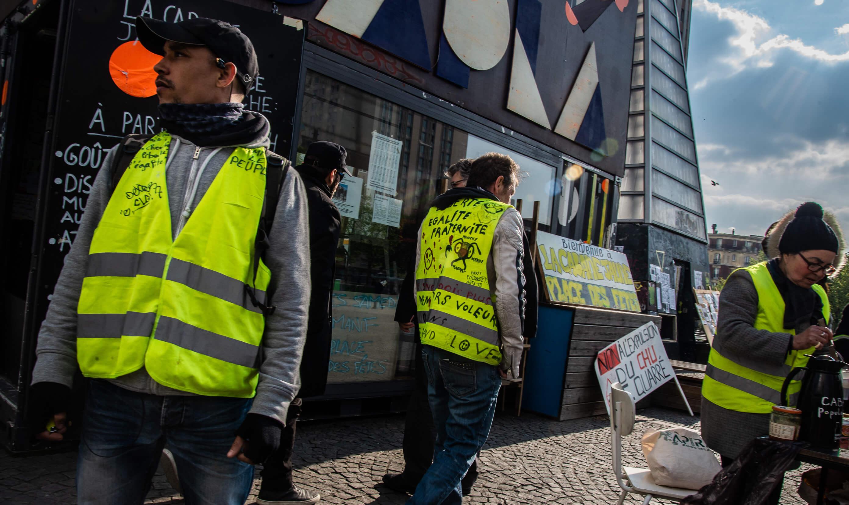 C'est la fête sur la place.