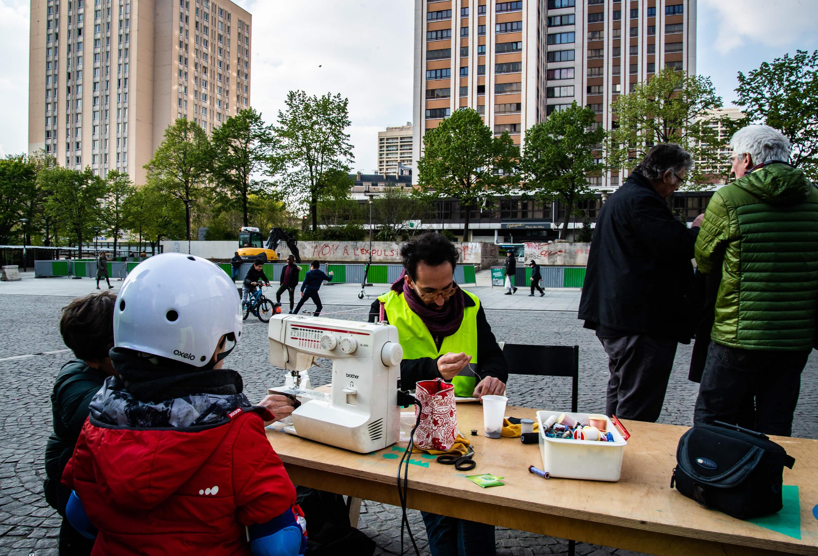 Est-ce qu'ils cousent des gilets jaunes 