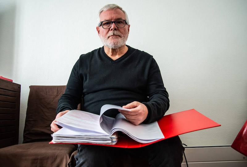 Il a tout gardé dans son classeur.