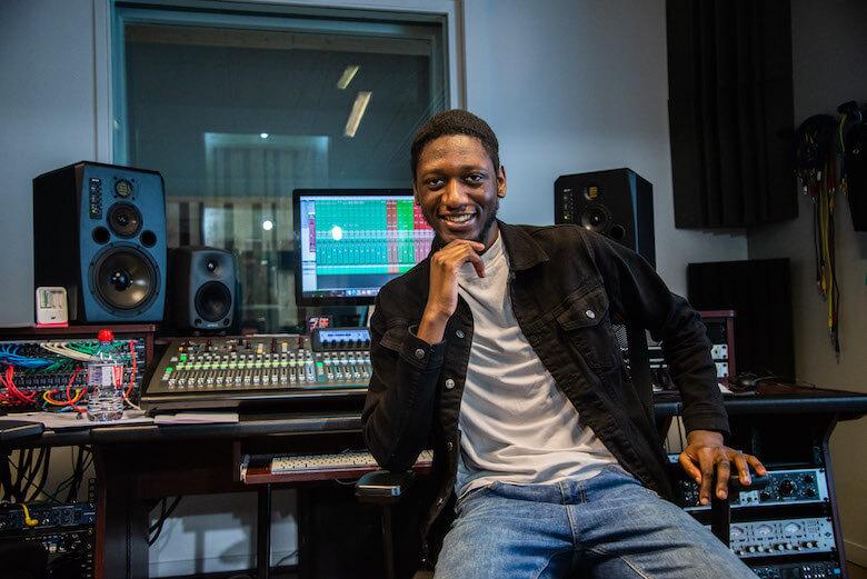 Yassine avaient déjà en tête ce qu'il voulait faire en arrivant : monteur-cadreur.