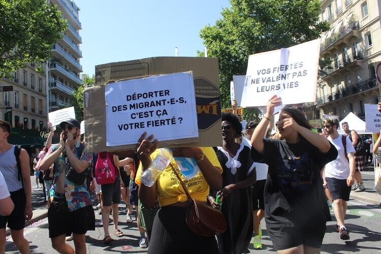 « Cette année, avec le contexte des luttes pour les droits des migrantes et migrants, on a décidé de réagir à la participation d’Air France », déclare Irène, une des organisatrices.