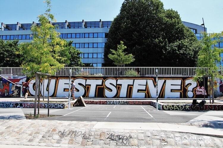 Sur les bords de Loire, les graffitis pour Steve fleurissent. Comme celui-ci fait par Nantes Révoltée.