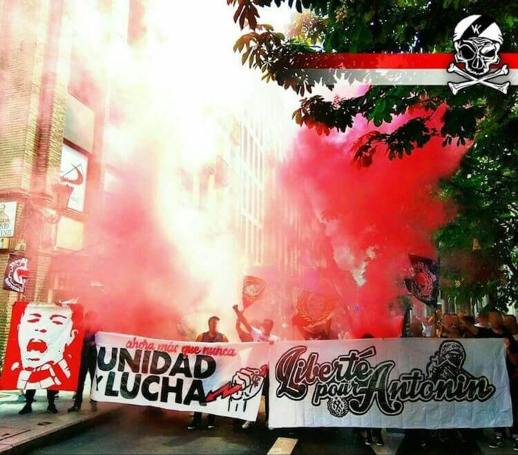 À Madrid, on montre sa solidarité pour Antonin.