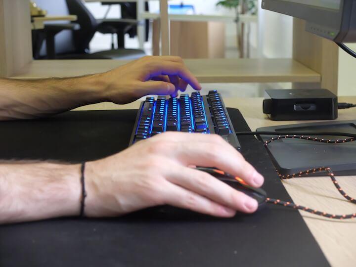 Attention au syndrome du canal carpien.