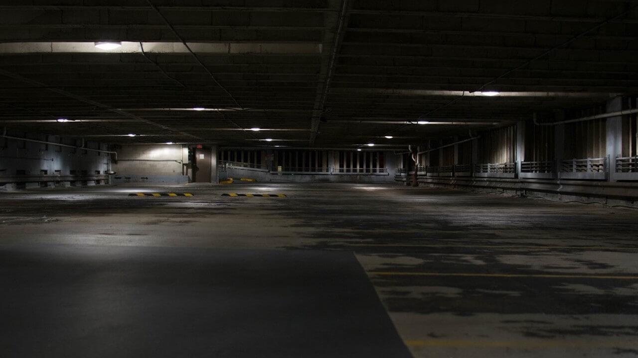 Puteaux refuse de domicilier une retraitée car elle habite déjà… un parking