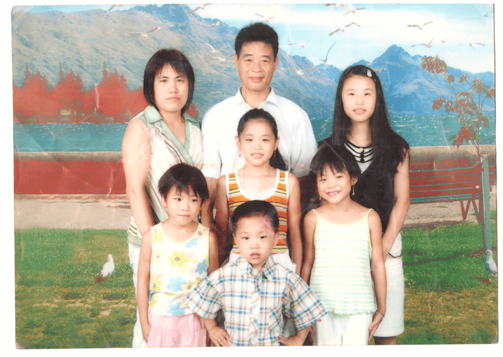 La famille était composée de sept membres : les parents, les quatre filles : Yuyu, Isabelle, Nathalie, Céline. Et un garçon, Da Zha