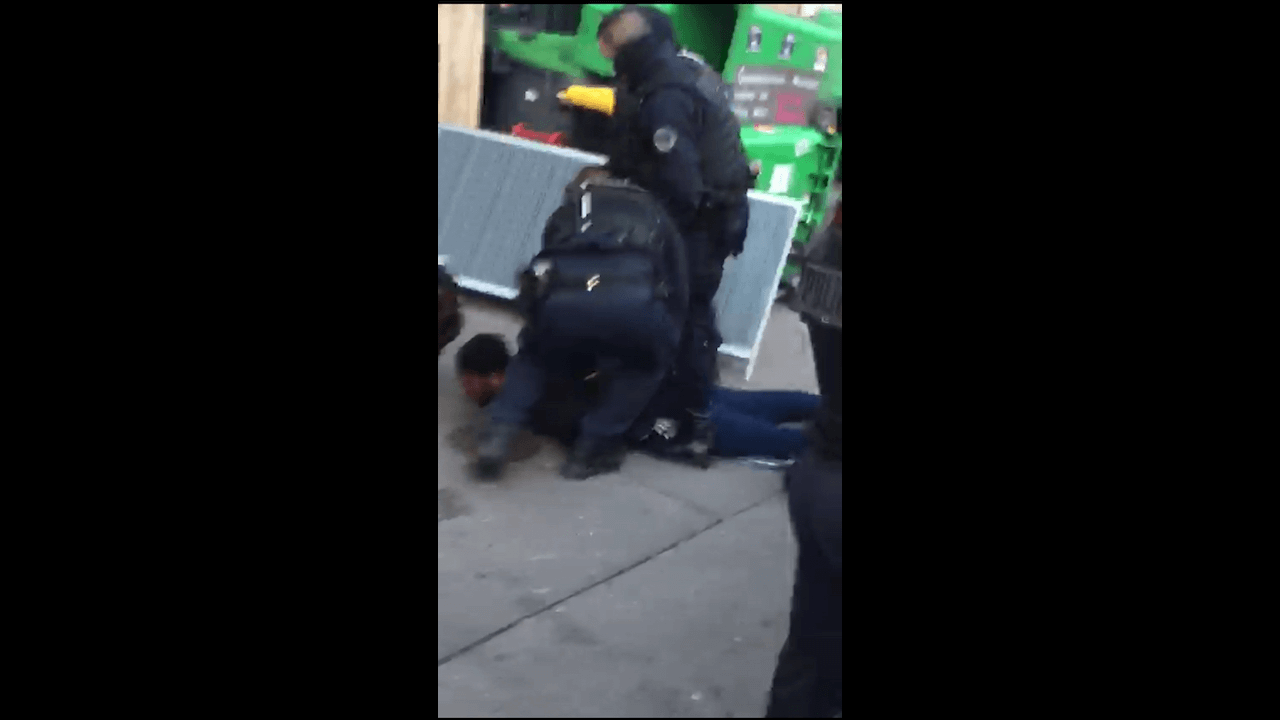 Blocage du lycée Colbert : la police roule sur le pied d’une adolescente et frappe un autre élève