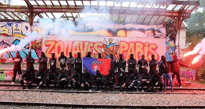 Même s’ils ne sont jamais présents au Parc des Princes, les Zouaves Paris ont adopté les codes hooligans et la mise en scène ultra.
