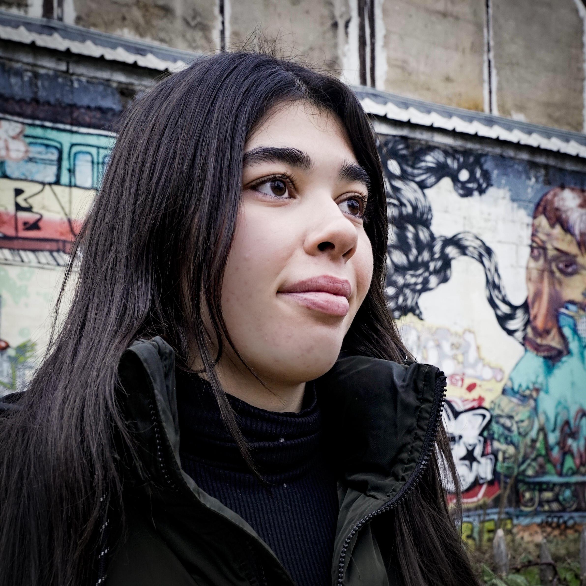 Samia, 18 ans, couvre Garges-lès-Gonesse (95), elle y habite depuis sa naissance