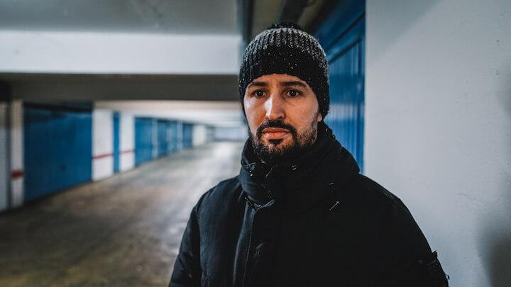 Pendant trois semaines, l'ascenseur d'Abdulhamid a été en panne. « Quand on est avec les courses ou les bébés… Ce n’est pas facile », déplore-t-il, alors que sa femme est enceinte.