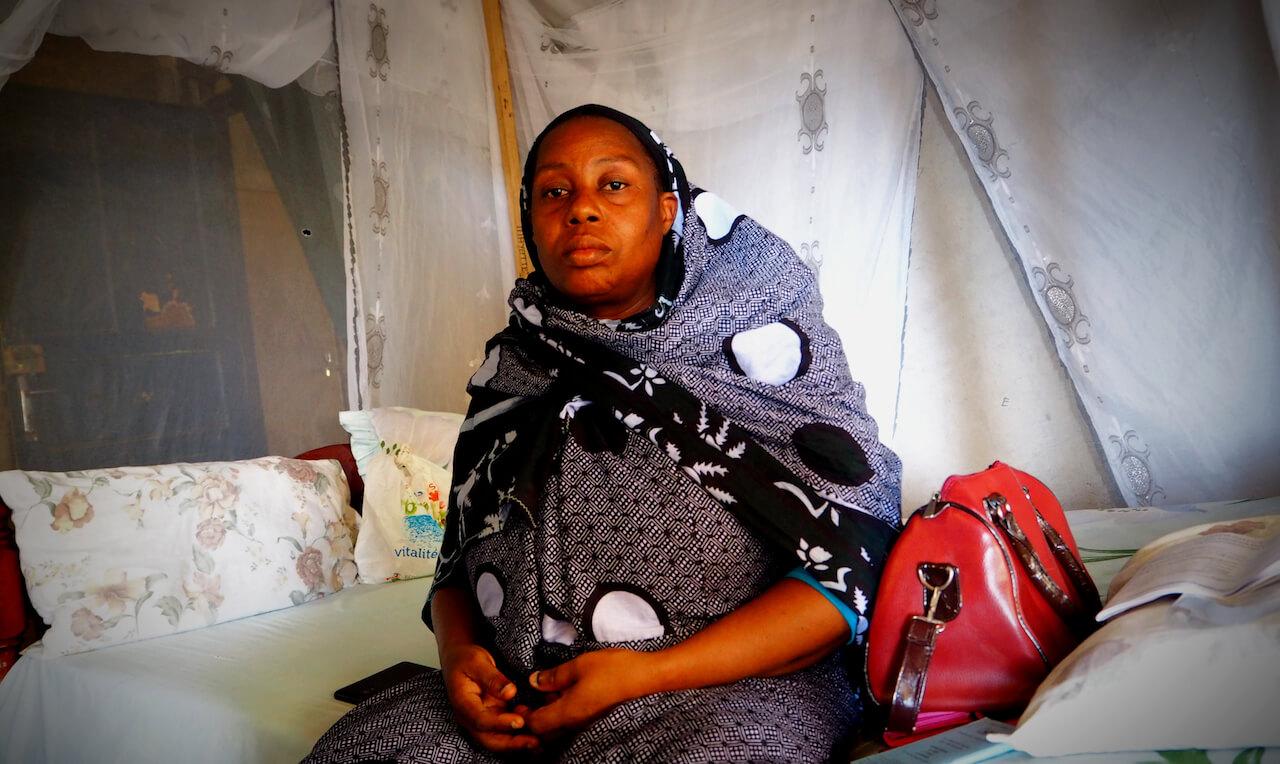 La mère du bébé décédé après avoir inhalé des lacrymogènes raconte