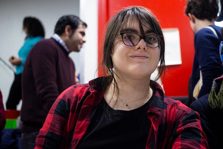 Membre de CLE-Autiste, Tsilla défend « l’intersection qu’il y a entre le féminisme et [le combat] contre la psychophobie 