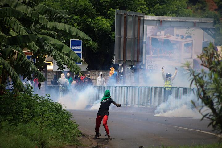 La moitié des 5.400 enfants qui vivent seuls ne sont pas inscrits dans un établissement scolaire alors que 61 % ont entre 6 et 16 ans. Près de la moitié (44%) sont de nationalité française