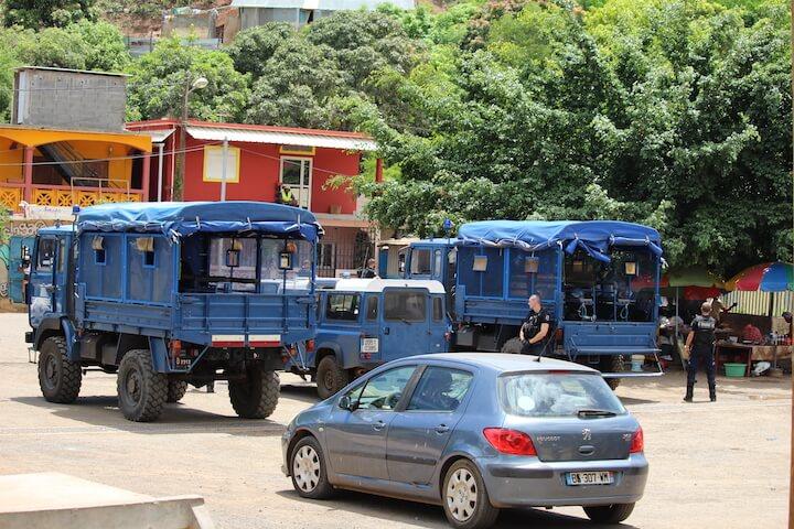 « Il y a une véritable politique du chiffre qui fait que, sur le terrain, on nous demande de remplir nos fourgons de clandestins deux fois par jour alors que nous sommes une compagnie dédiée à la sécurité urbaine. 