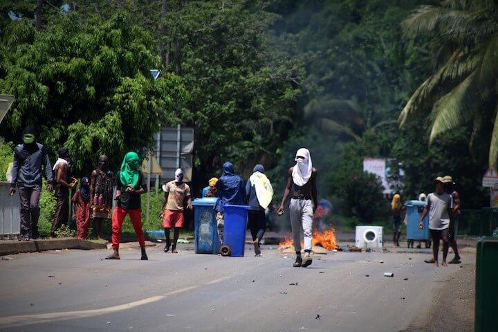 « La population en a marre de ce mépris permanent, elle va se prendre en main et ça va faire mal. Il faut des solutions radicales face à ces gamins dont personne ne veut. 