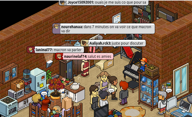 À quelques minutes de l’allocution de Macron annonçant le confinement total, certains se sont posés dans Habbo pour commenter le discours.