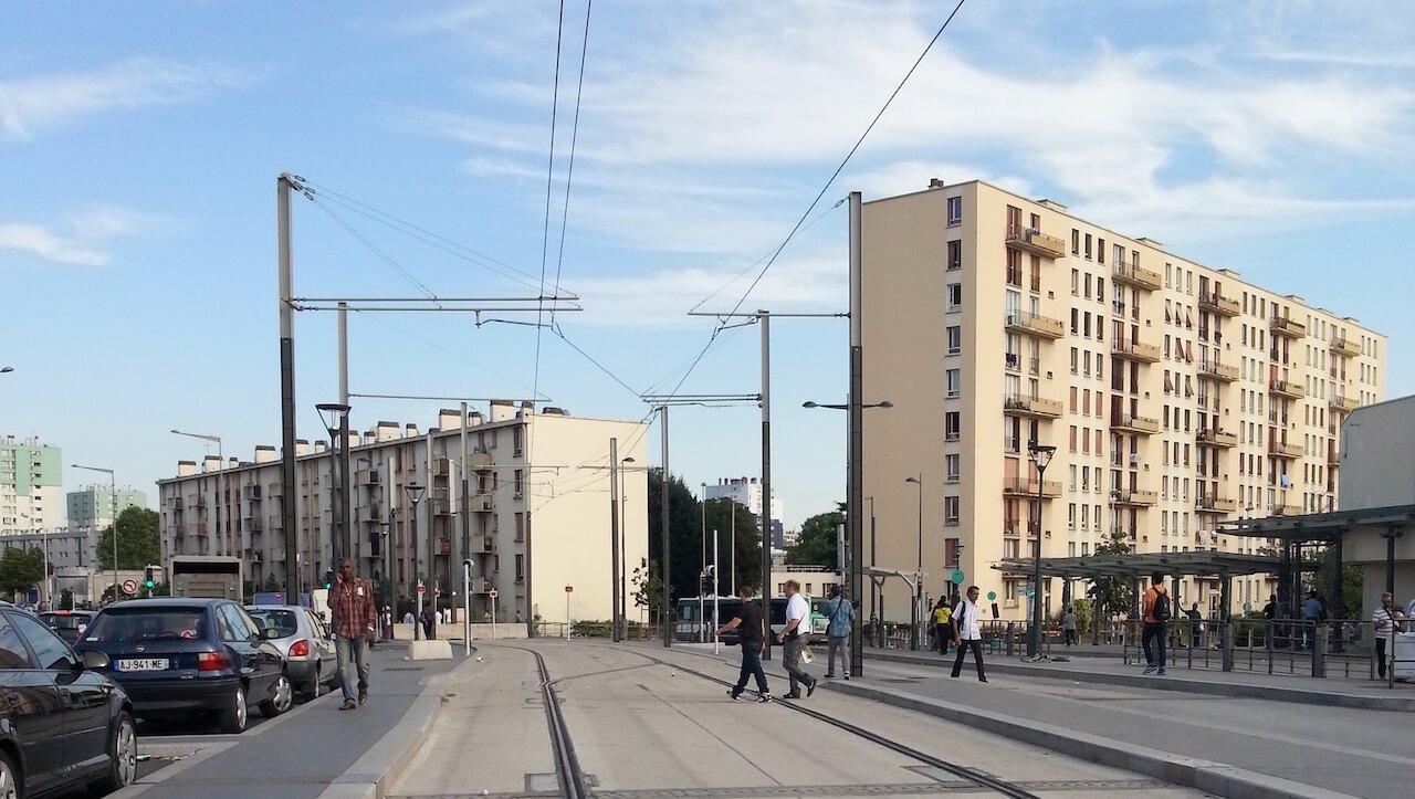 À Garges-lès-Gonesse, faute de lieux ouverts le soir, les jeunes squattent les parkings