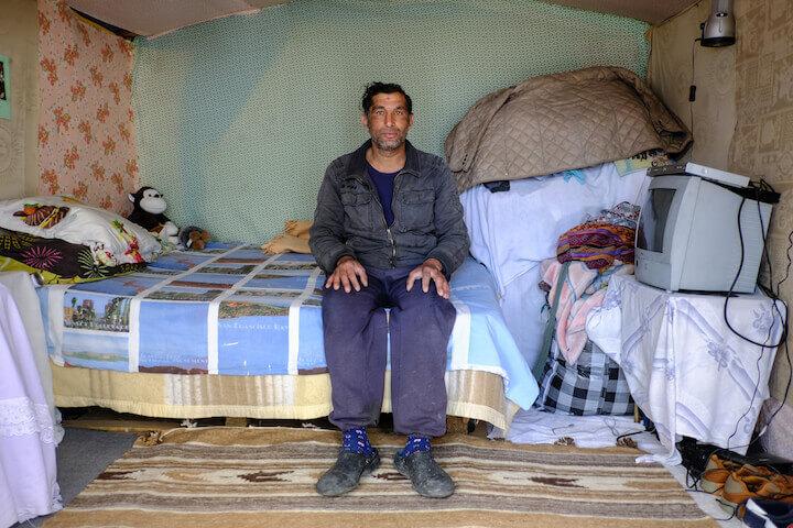 Avec le confinement, les Roms ne peuvent « pas travailler. Sans eux on n’aurait rien à manger. 