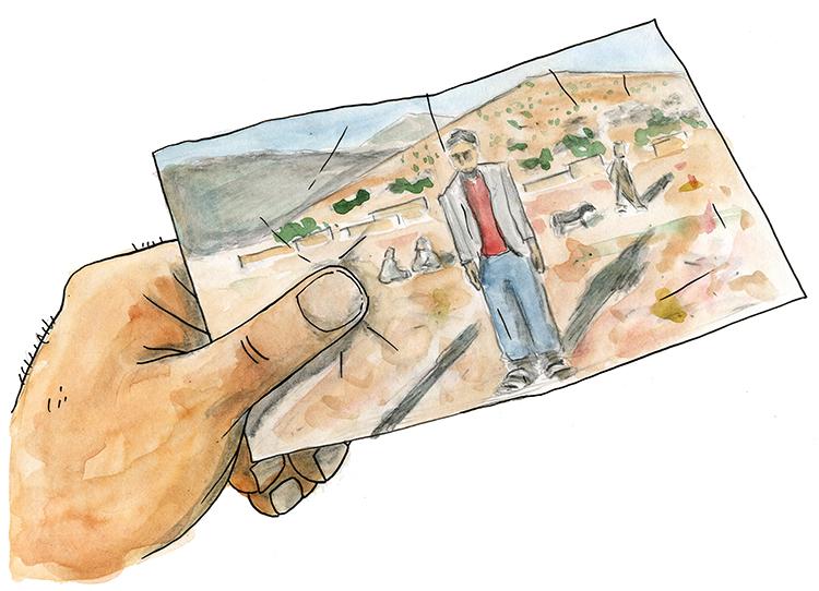 Une photo abîmée envoyée par Fida, son frère, montre un adolescent élancé, un peu mal à l’aise. L’image a été prise avant son départ, il y a quatre ans