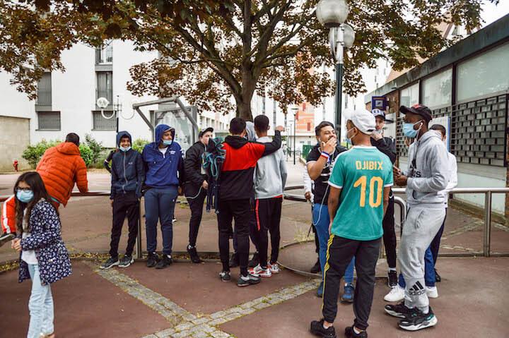 Des habitants des Raguenets au départ de la marche le 13 juin 2020.