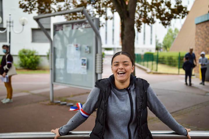 Dina, coach de 21 ans : « Les Raguenets, dans d’autres quartiers, c’était le synthé. J’ai pleuré quand j’ai appris la destruction. C’est tout ce qu’il nous restait, ils ne pouvaient pas nous l’enlever ! ».