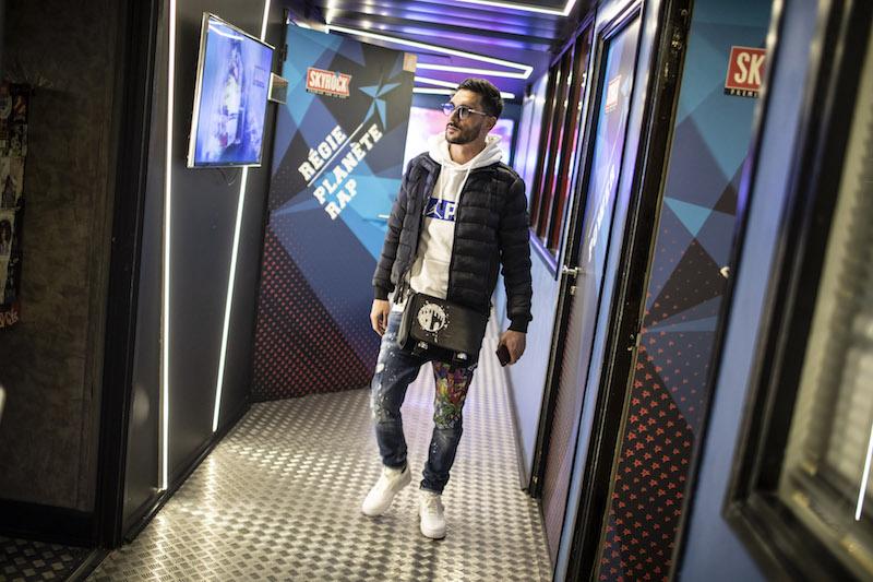 Entre les studios et la régie.