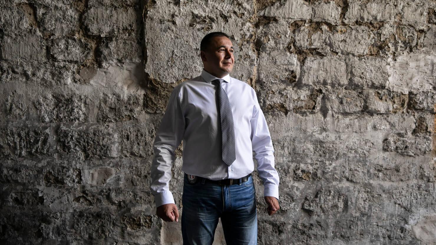 Police officer reveals hundreds of cases of abuse and racism in Paris court cells