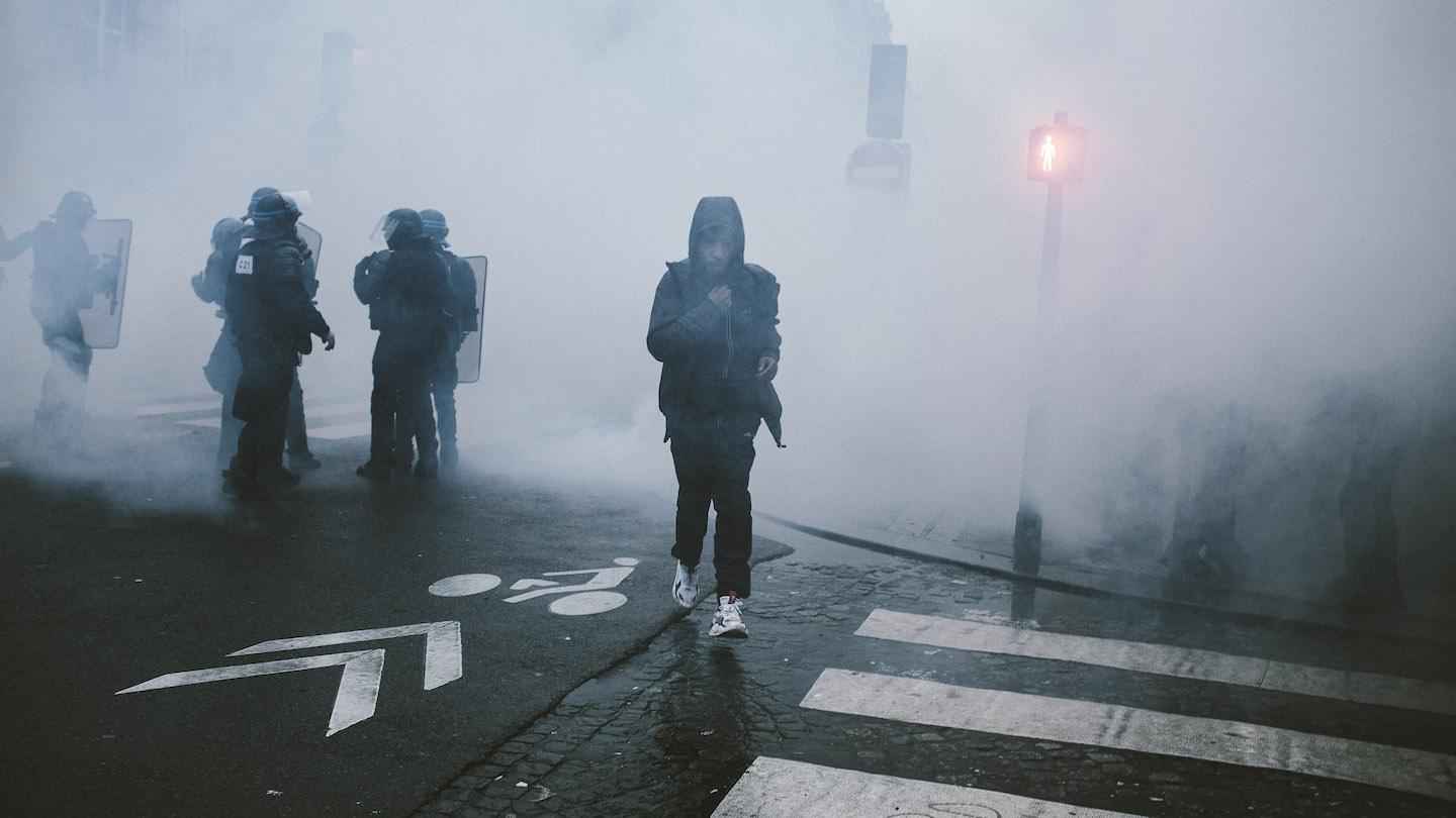 Ce que les gaz lacrymogènes font à nos utérus